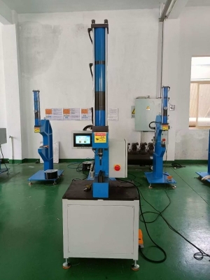 自动送料压铆机