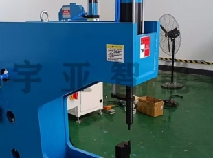 自动送料压铆机